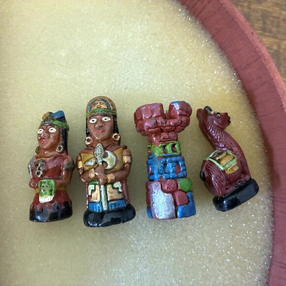Vintage handmade conquistador, Mayan, Aztec Indian chess set Ceramic pieces - Picture 8 of 13
